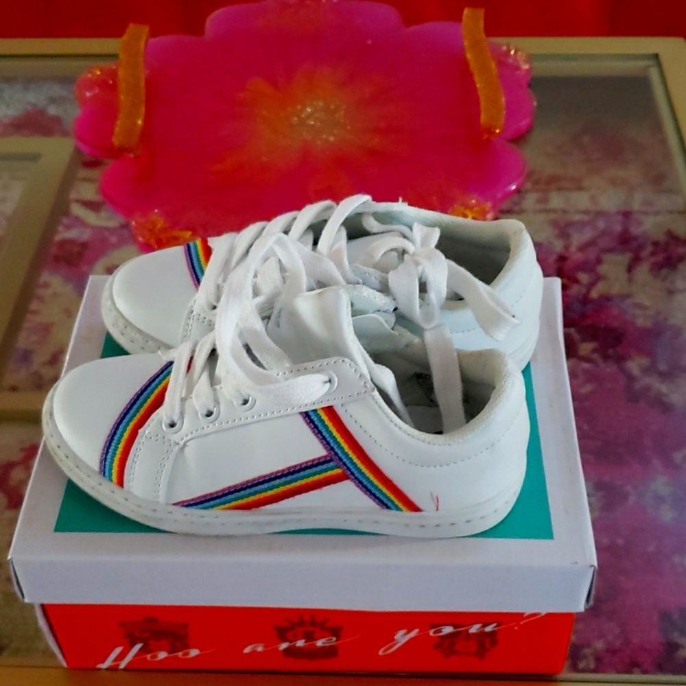 Girls sneakers